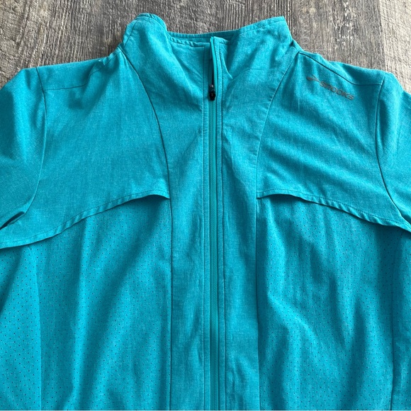 Brooks • Womens Size Medium • Light Weight Running Jacket • Run Happy - Picture 2 of 5